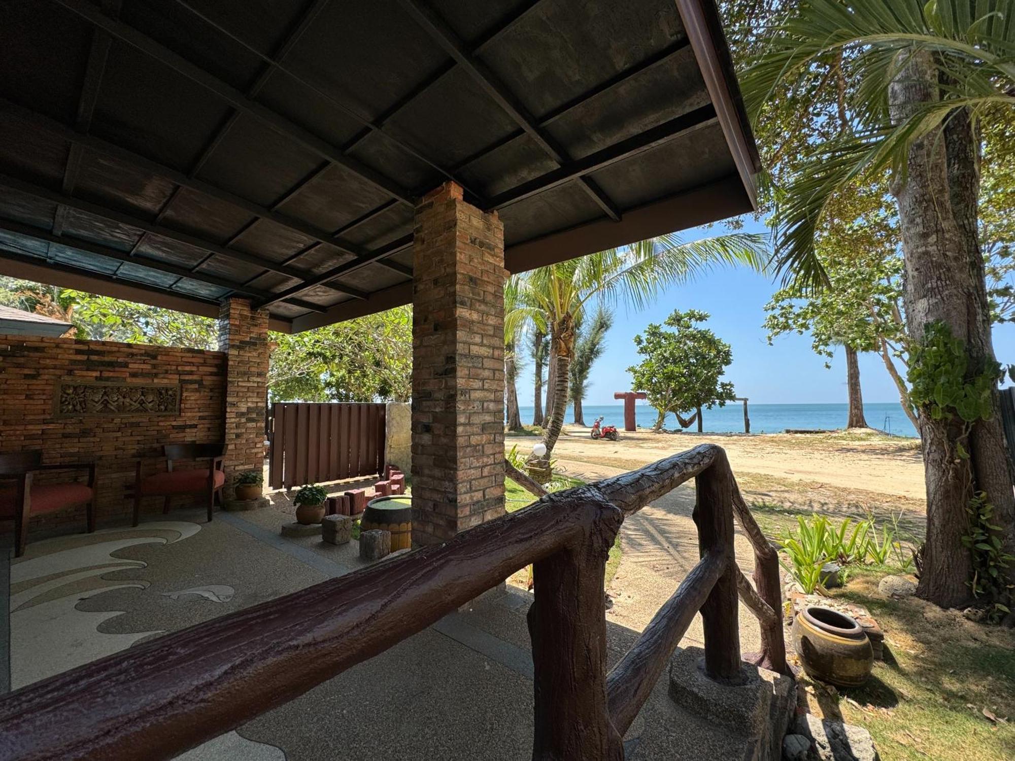 Beach Bungalow At Lanta Resort Ко-Ланта Экстерьер фото