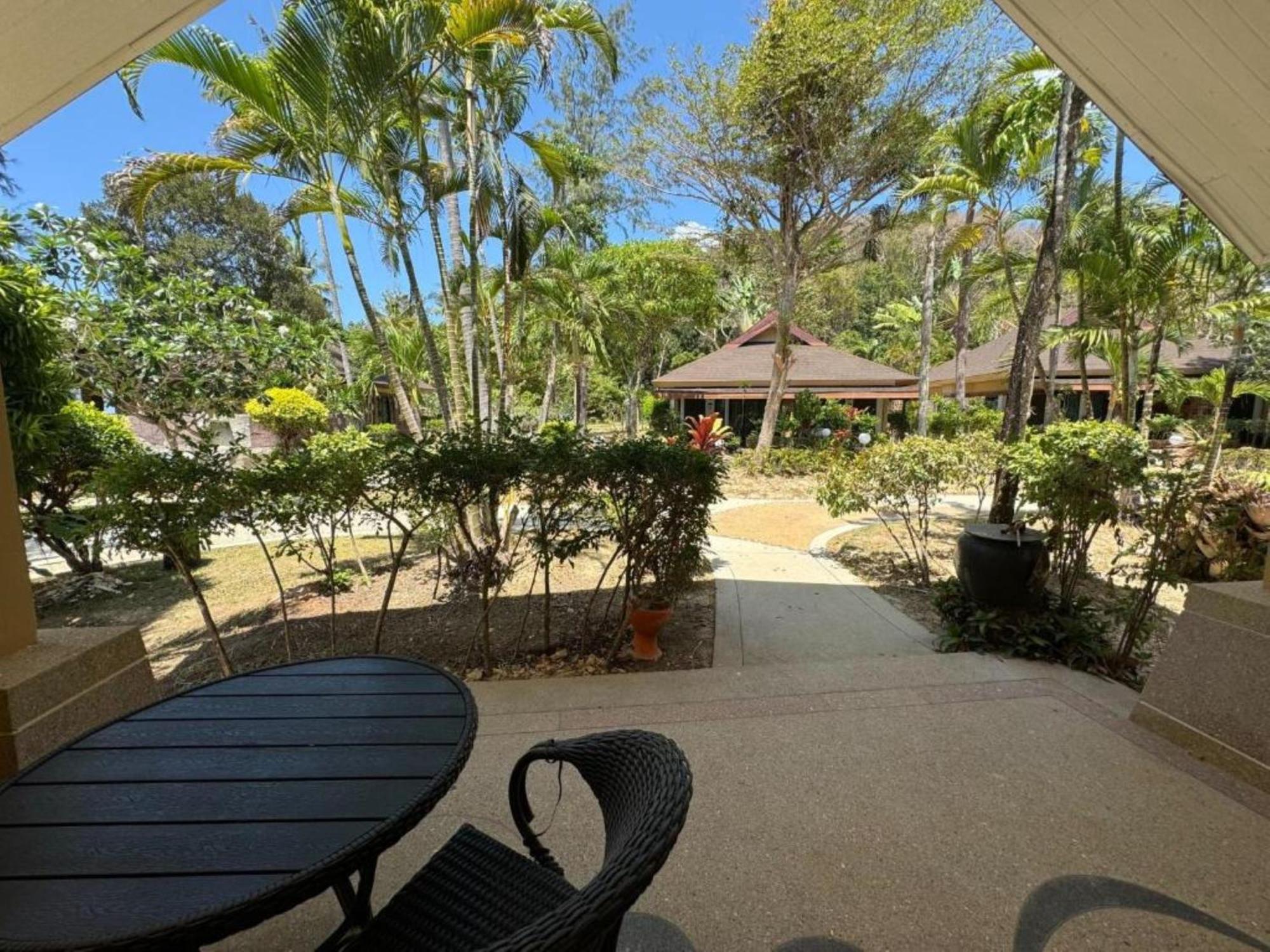 Beach Bungalow At Lanta Resort Ко-Ланта Экстерьер фото