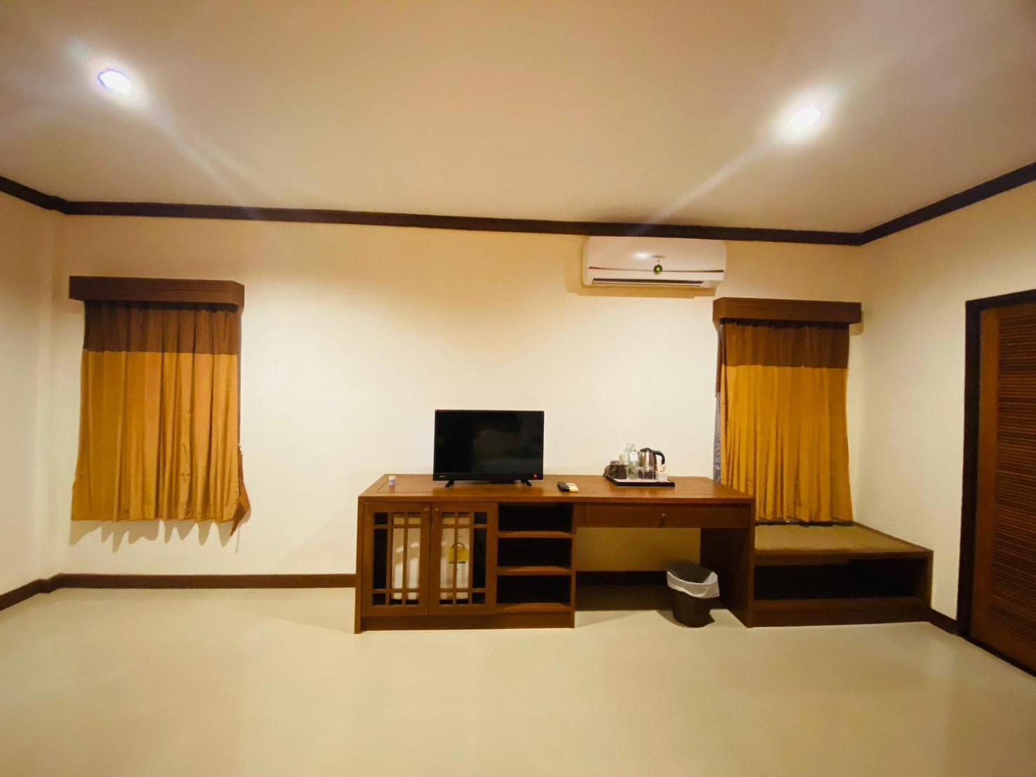Beach Bungalow At Lanta Resort Ко-Ланта Экстерьер фото